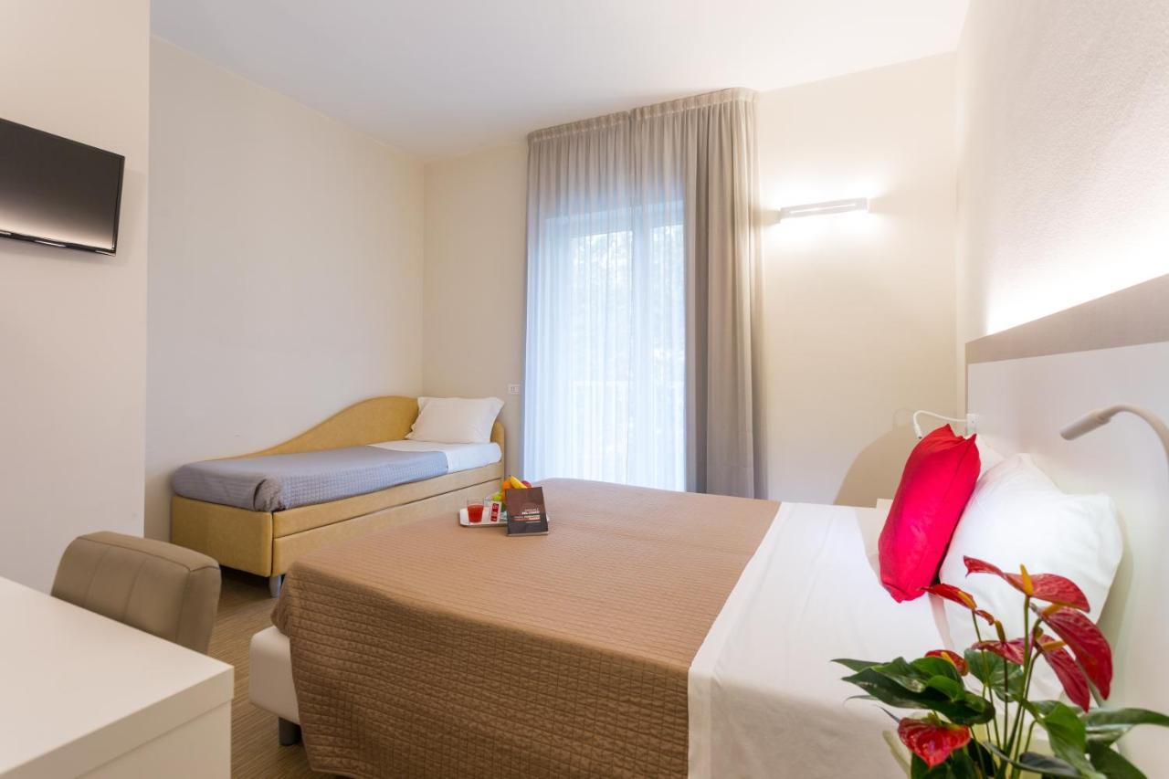 Hotel Amicizia Rimini Exteriér fotografie